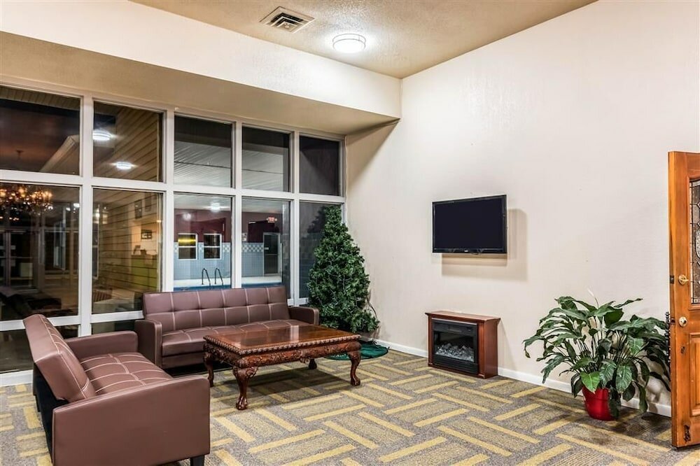 Фото Colby Inn and Suites