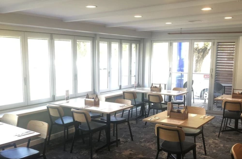 Фото Adelaide Royal Coach