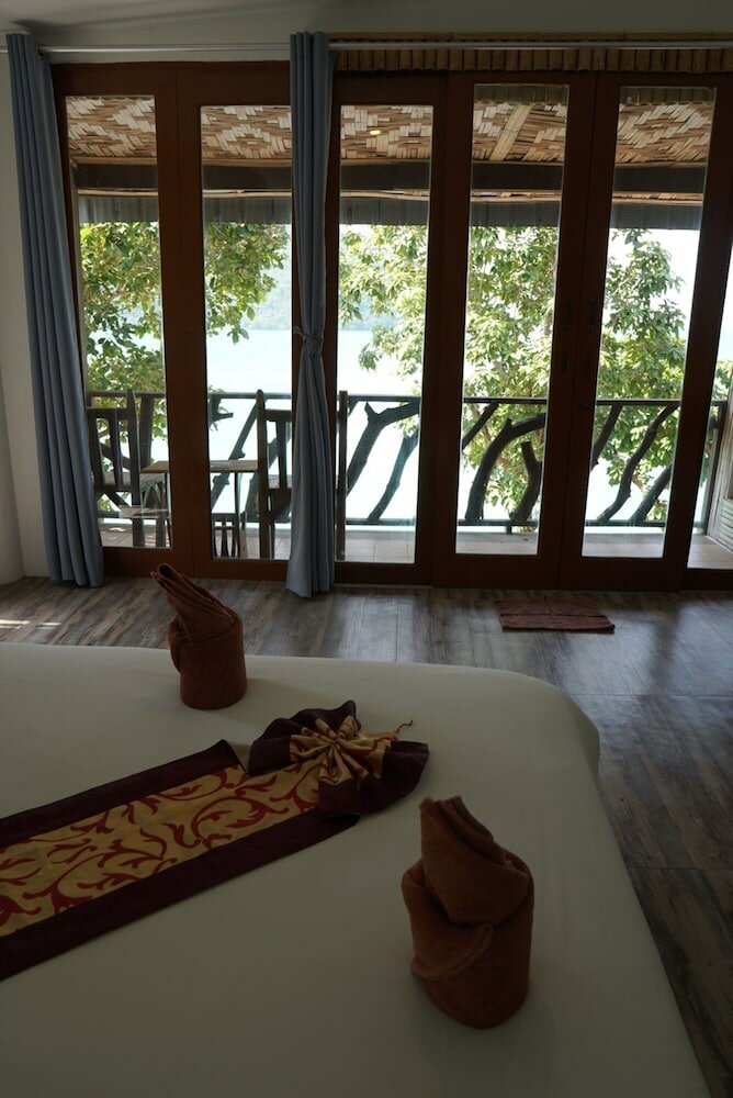 Фото Phi Phi Cozy Seafront Resort