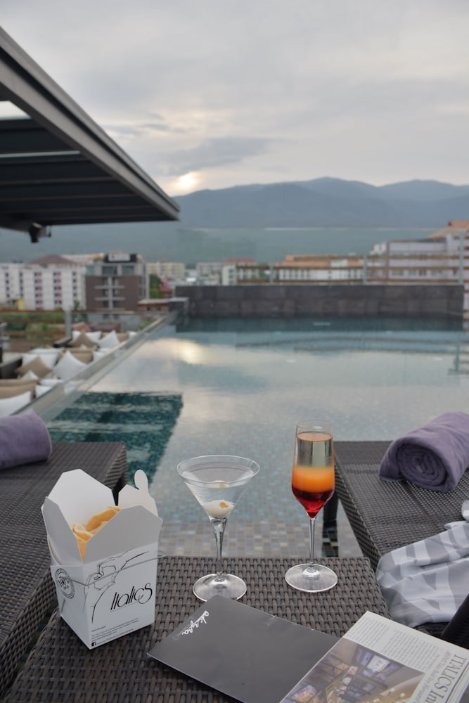 Фото Akyra Manor Chiang Mai