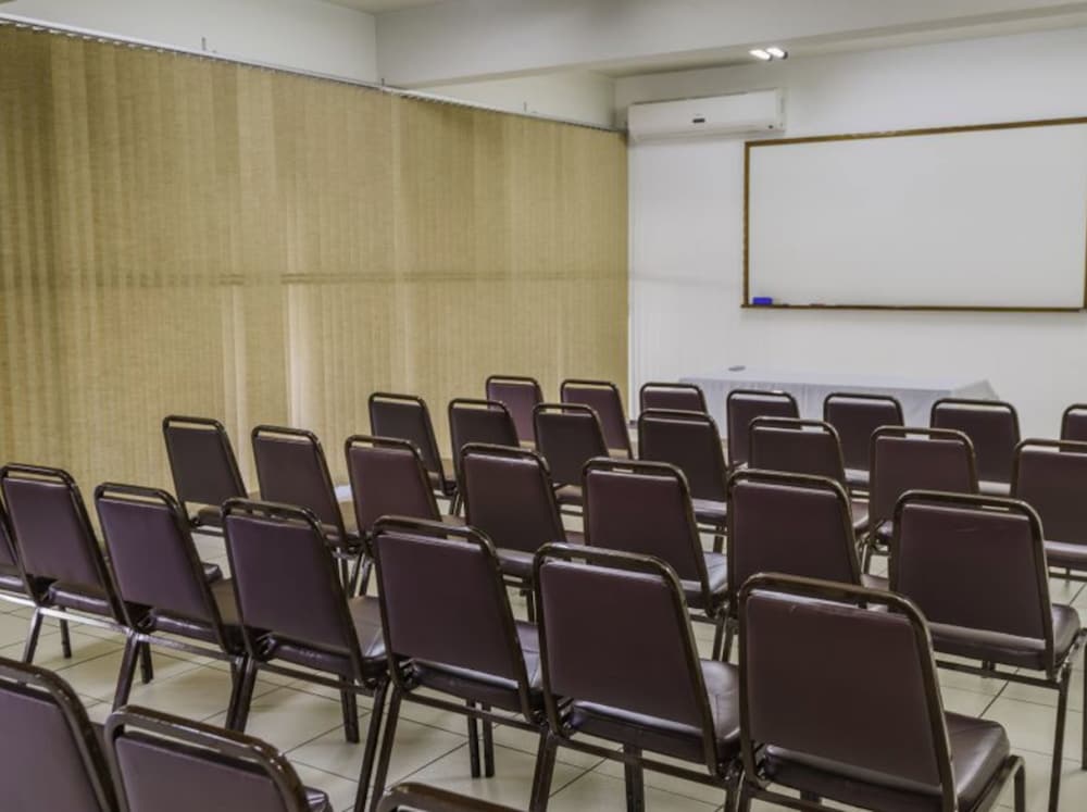 Фото Harbor Inn Jaraguá