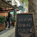 Olmadik Kahveler Caddebostan Atolyesi (Istanbul, Kadikoy, Caddebostan Neighborhood, Caddebostan Pier Street, 16), cafetería
