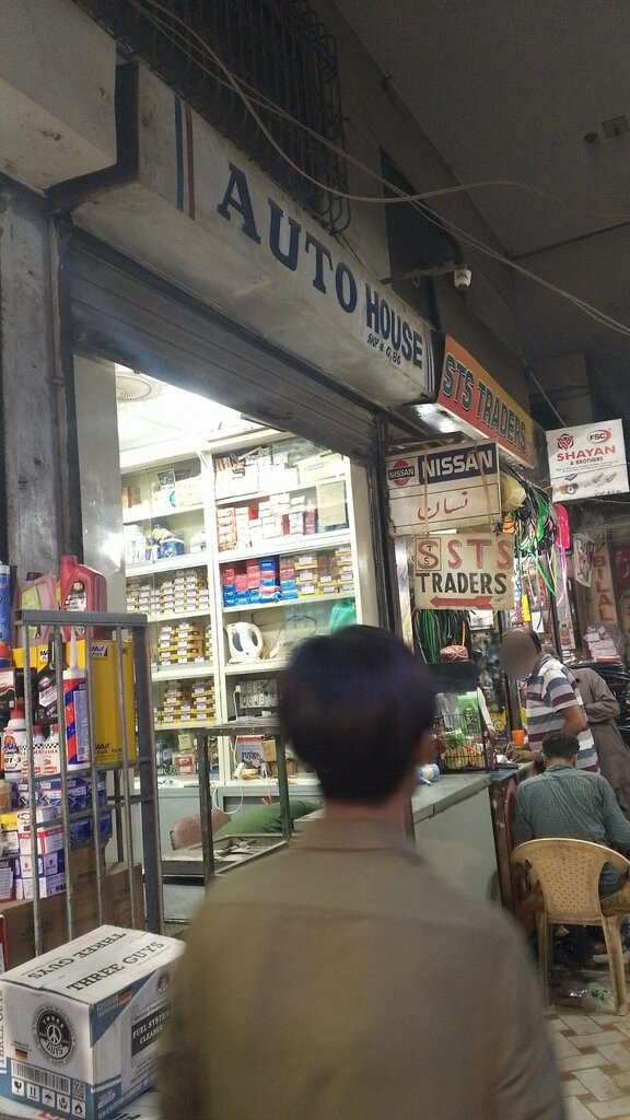 Car service, auto repair Nissan autos house, Karachi, photo