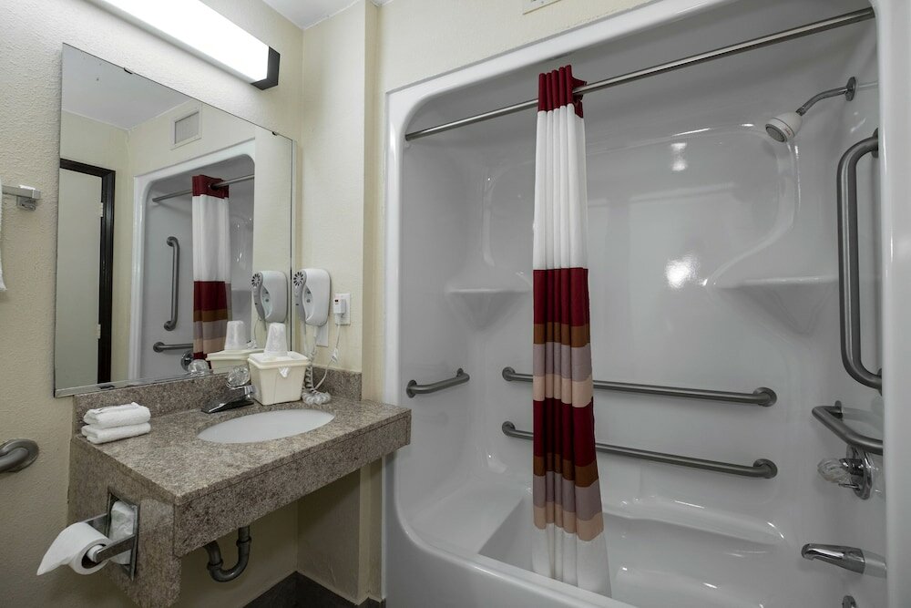 Фото Red Roof Inn Charlotte - University