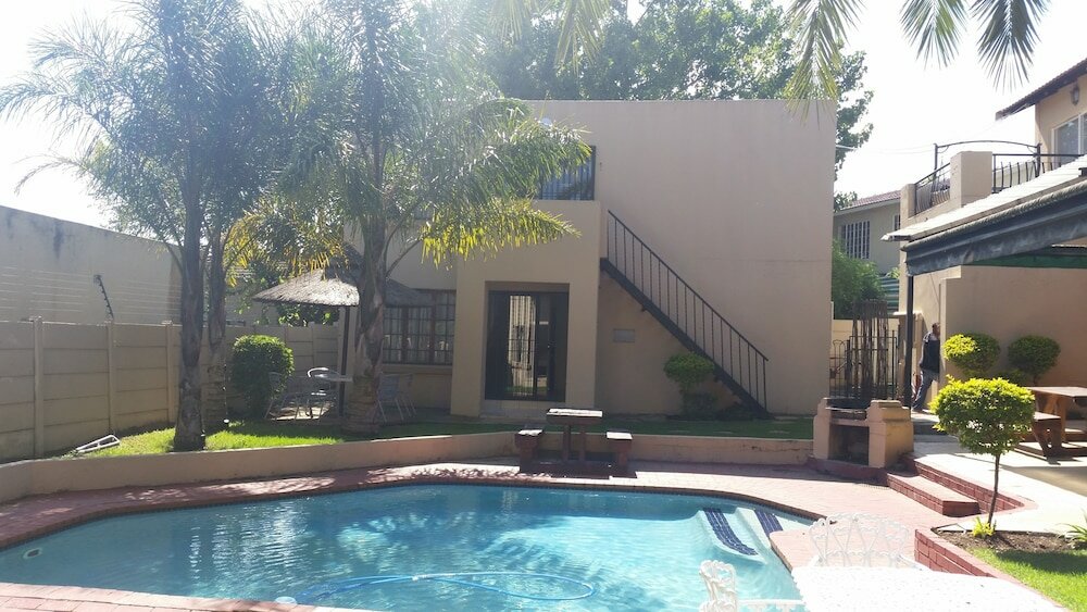 Фото Louhallas Bed & Breakfast