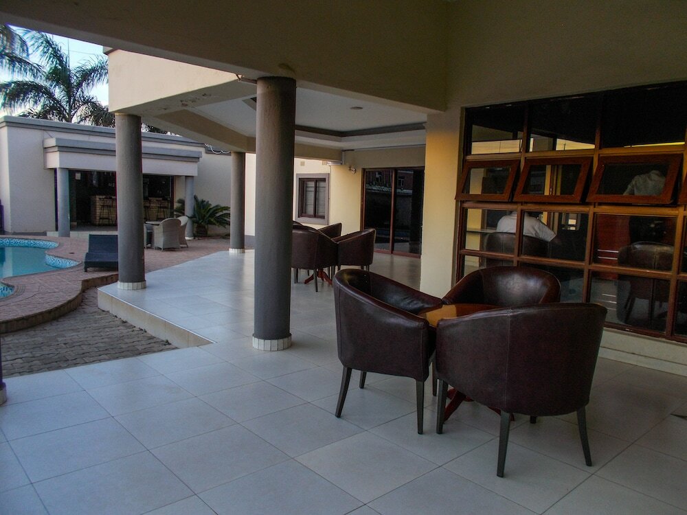 Фото Four Pillars Lodge