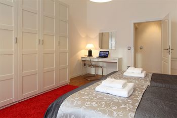 Фото The Queen Luxury Apartments - Villa Liberty