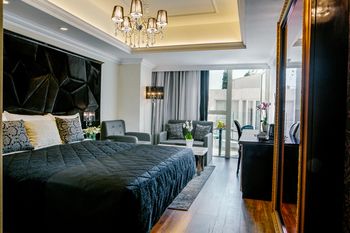 Фото Qbic City Hotel