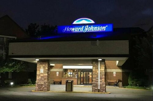 Внешний вид отеля Howard Johnson Hotel by Wyndham Newark Airport в Ньюарке, фото 4