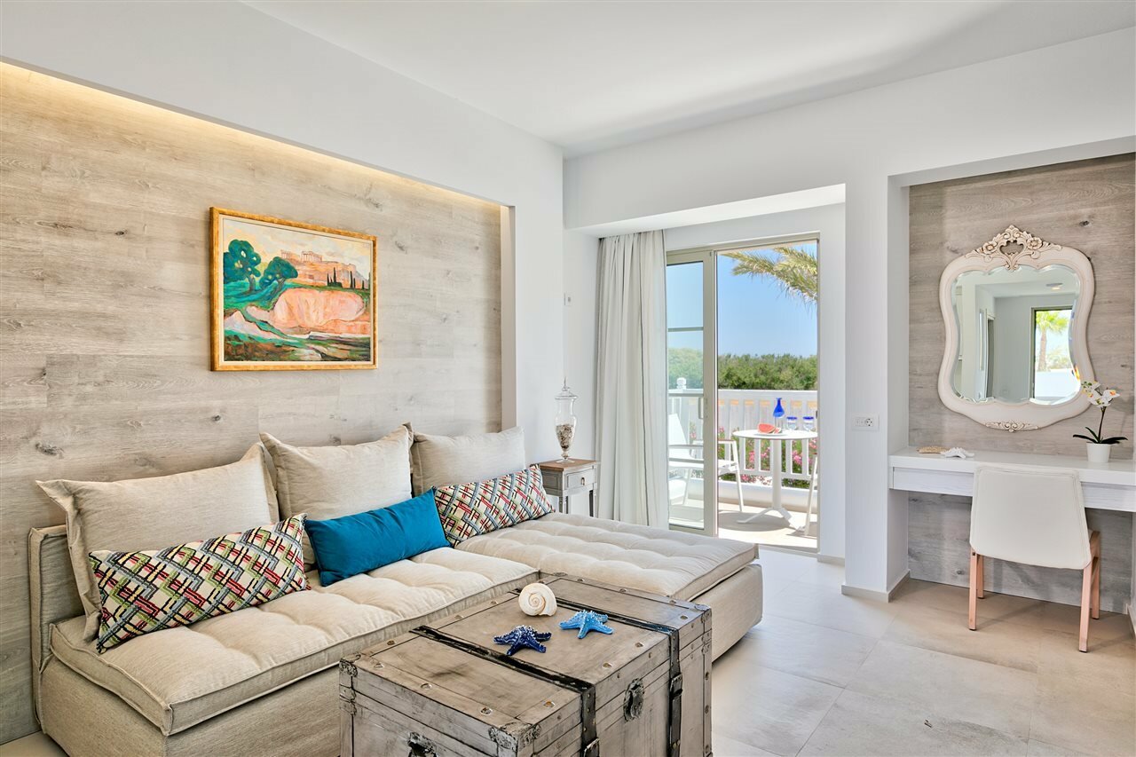 Фото White Pearls Luxury Suites - Adults Only