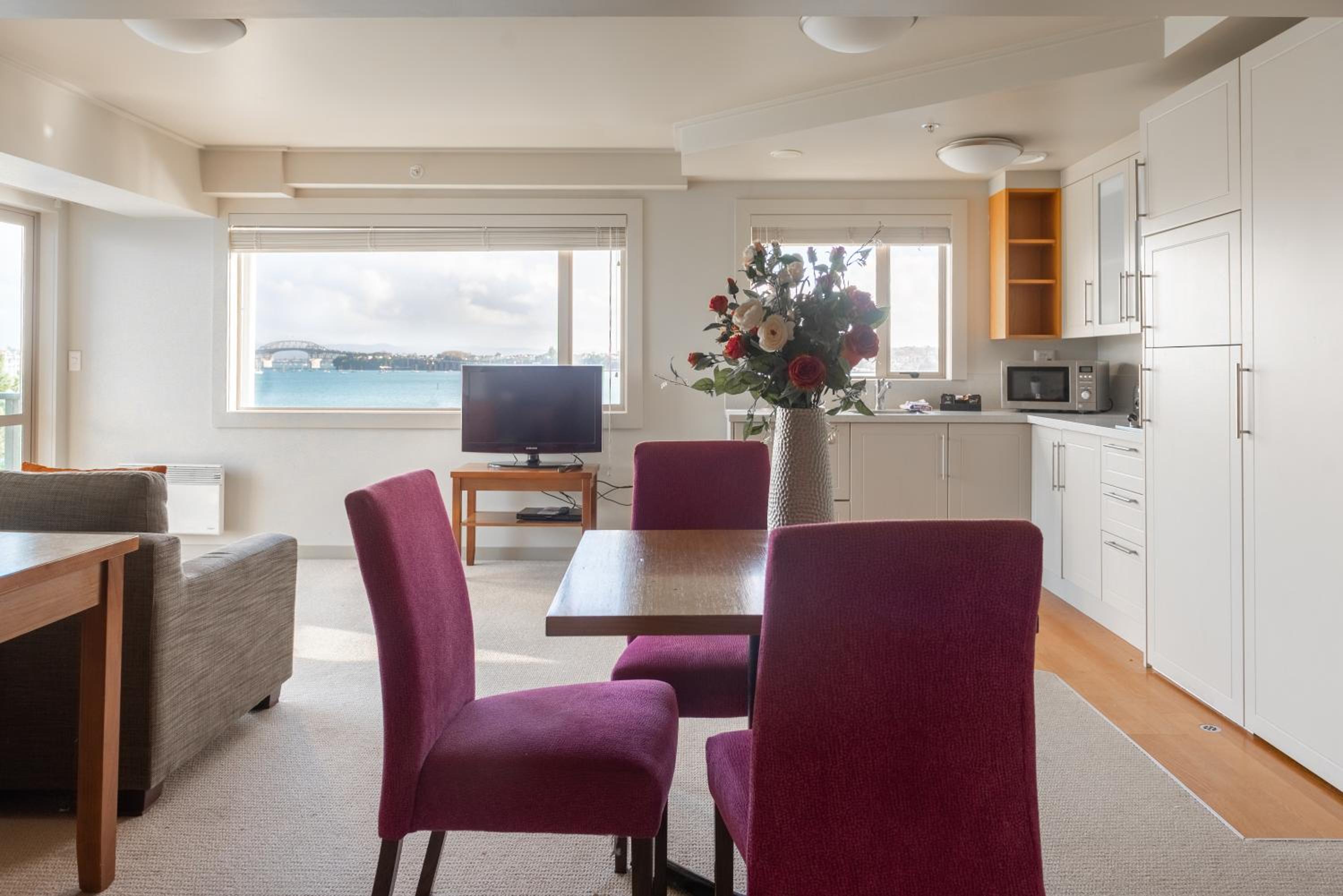 Фото Ocean Breeze Hotel