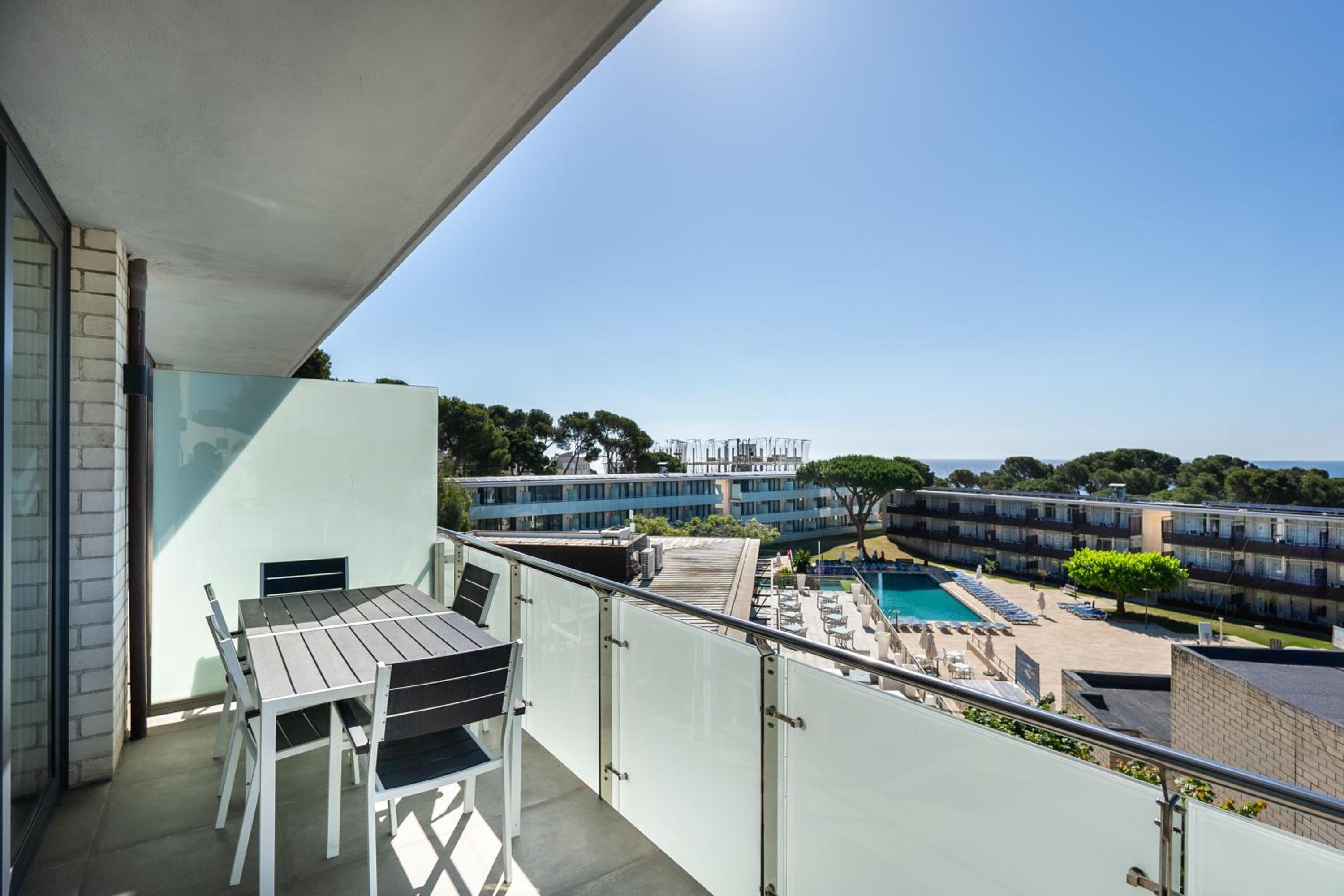 Фото Aparthotel Comtat Sant Jordi