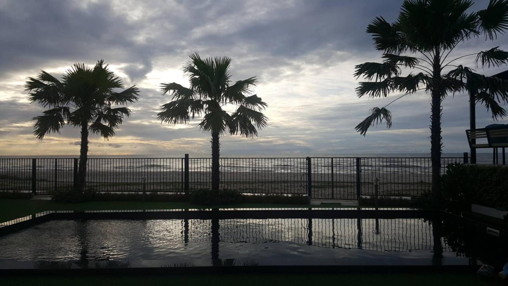 Фото La Playa Beach Front Pool Villa Cha-am