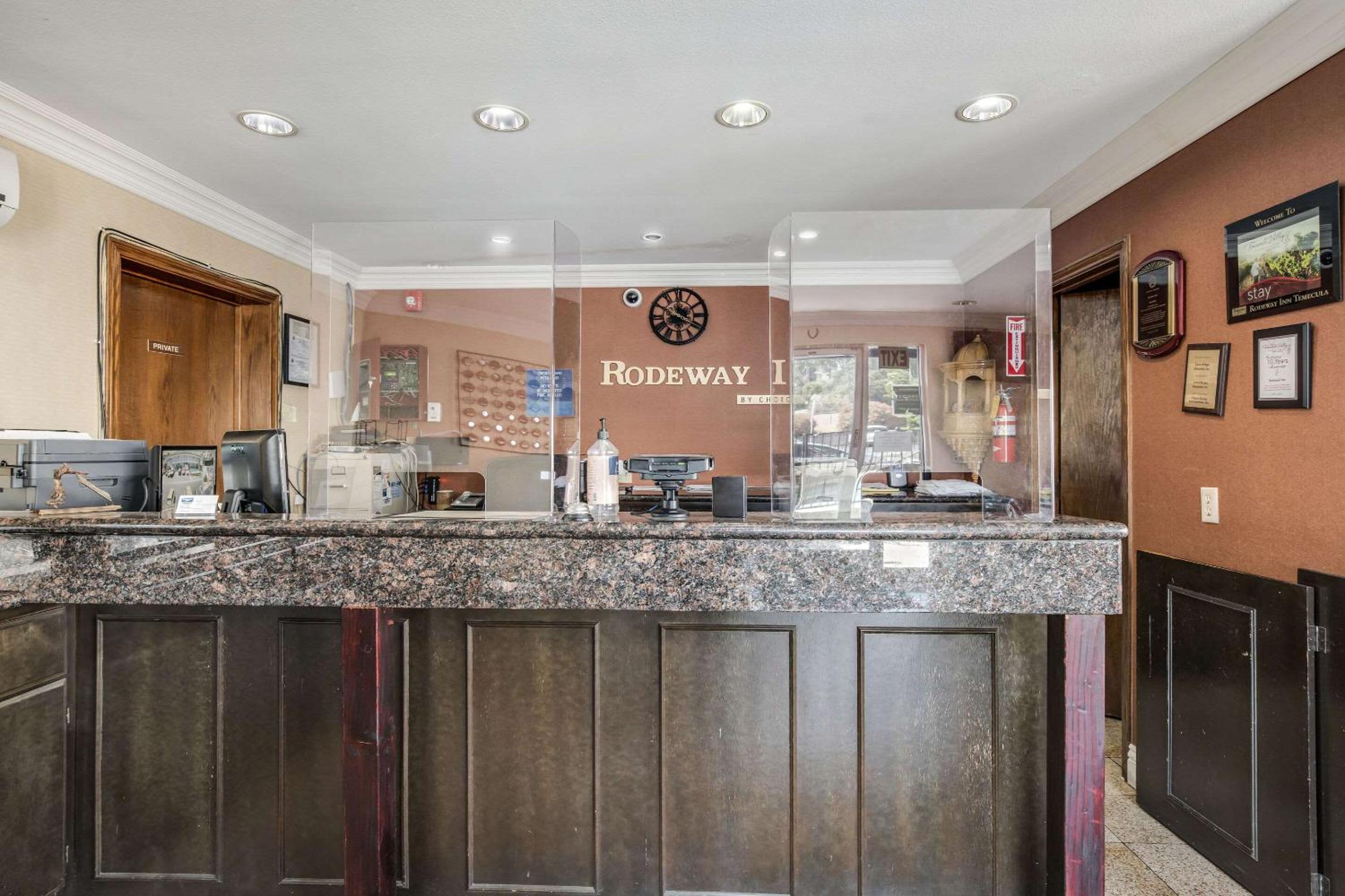 Фото Rodeway Inn Old Town Temecula