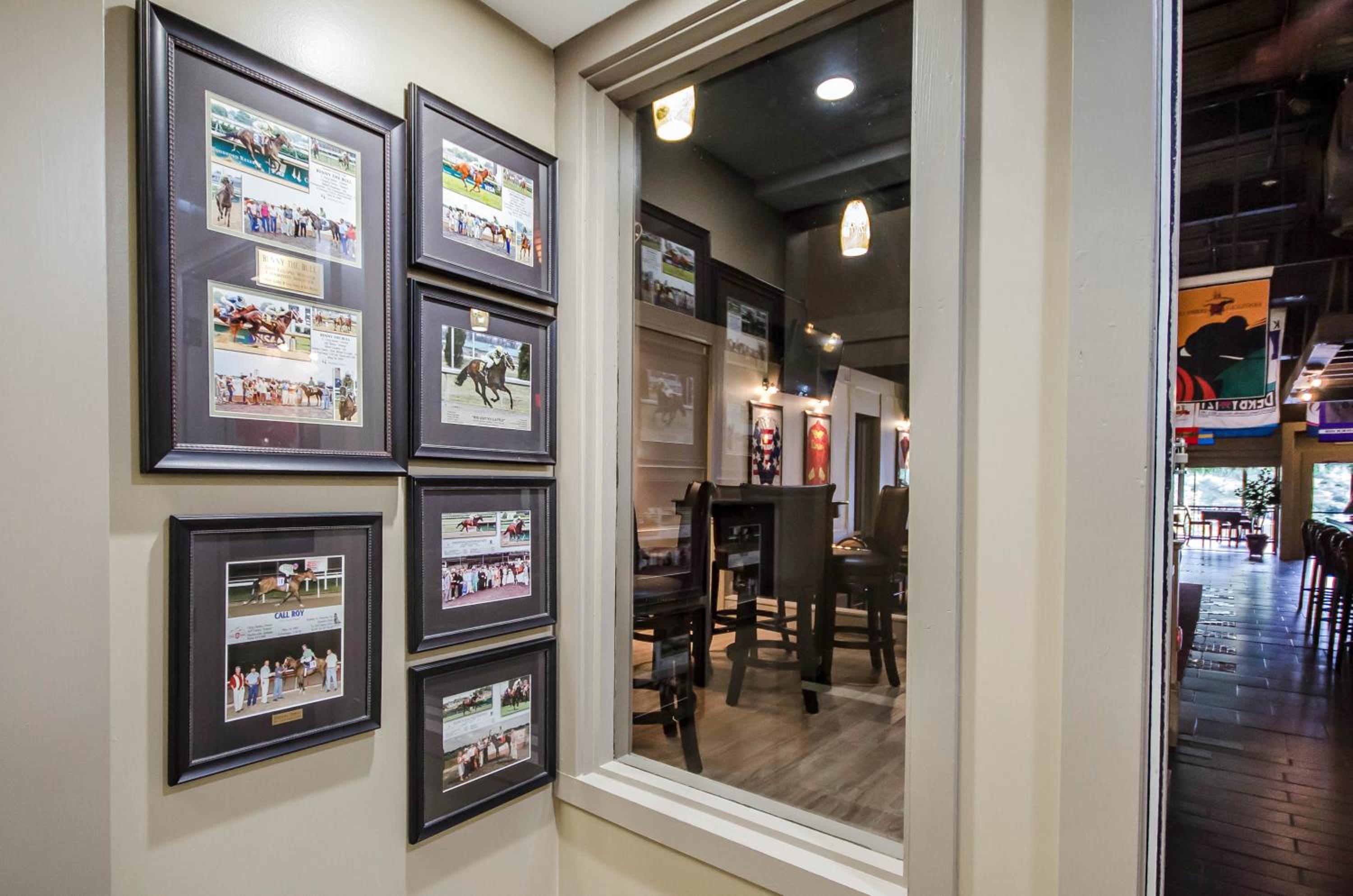 Фото Radisson Hotel Louisville North