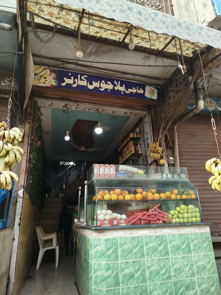 Beverage production Haji bila juice corner, Lahore, photo