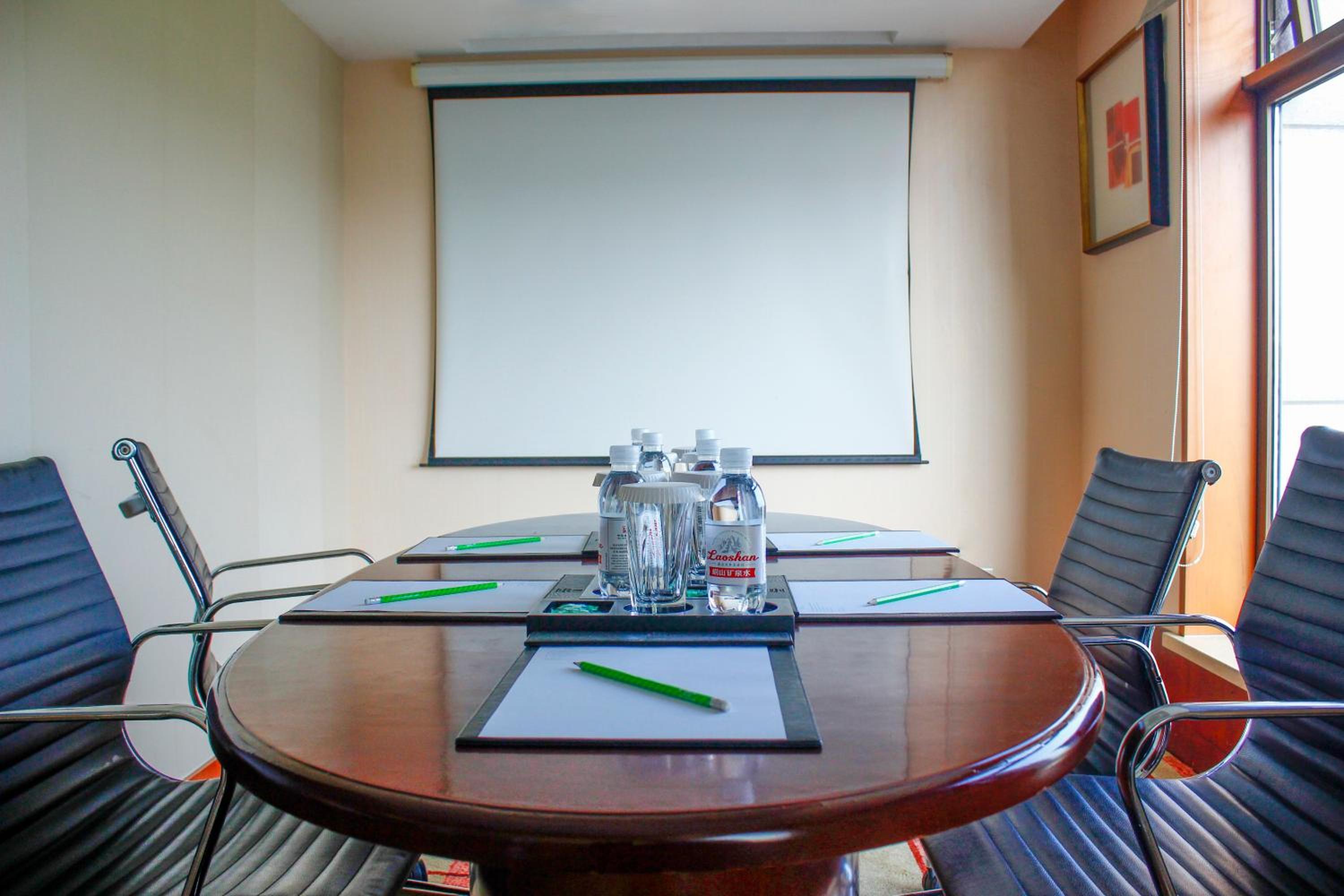 Фото Holiday Inn Park View Qingdao