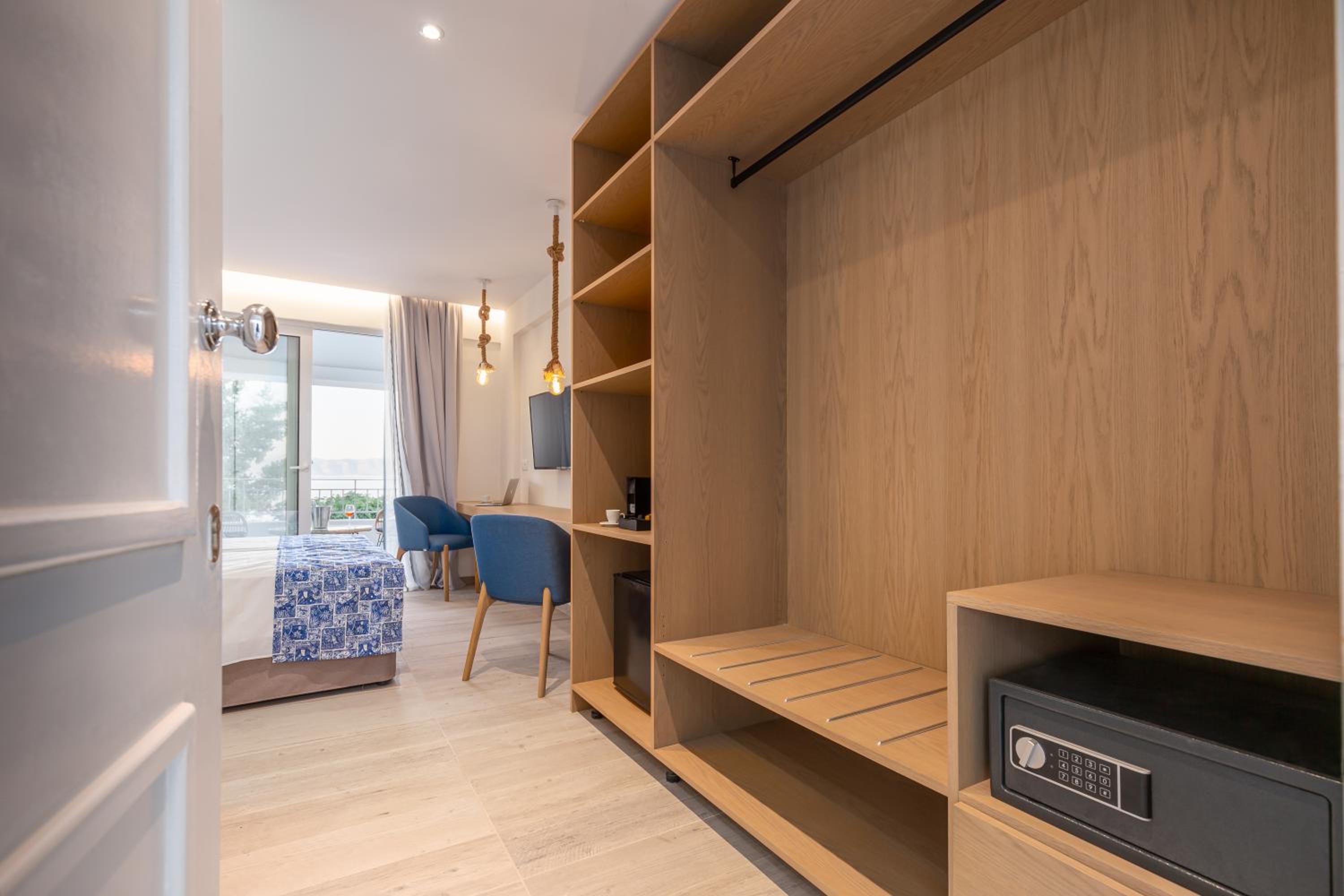 Фото Sirocco Hotel