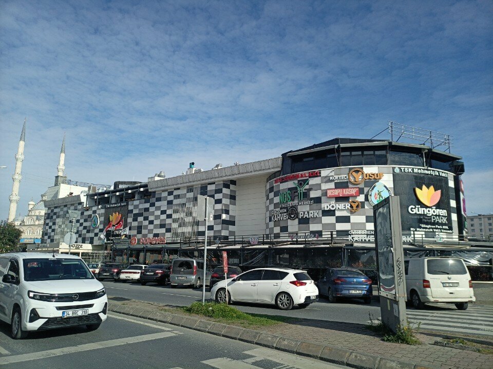 Supermarket Bim, Istanbul, photo