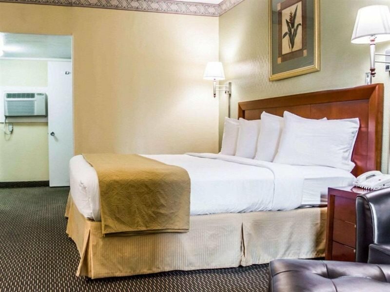 Фото Quality Inn Airport - Cruise Port