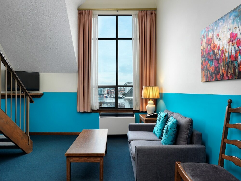 Фото Huntingdon Manor Hotel