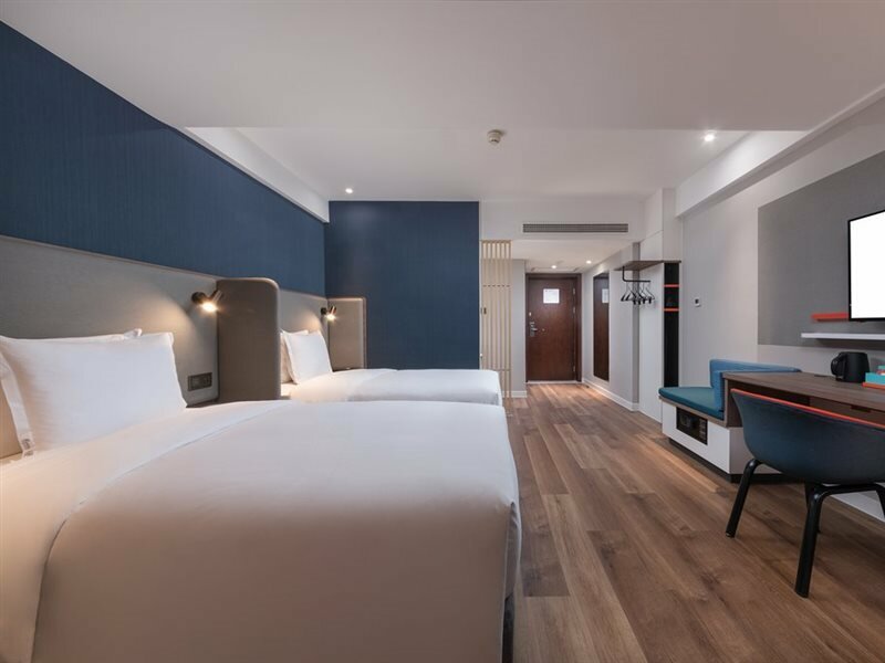 Фото Holiday Inn Express Ningbo City Center