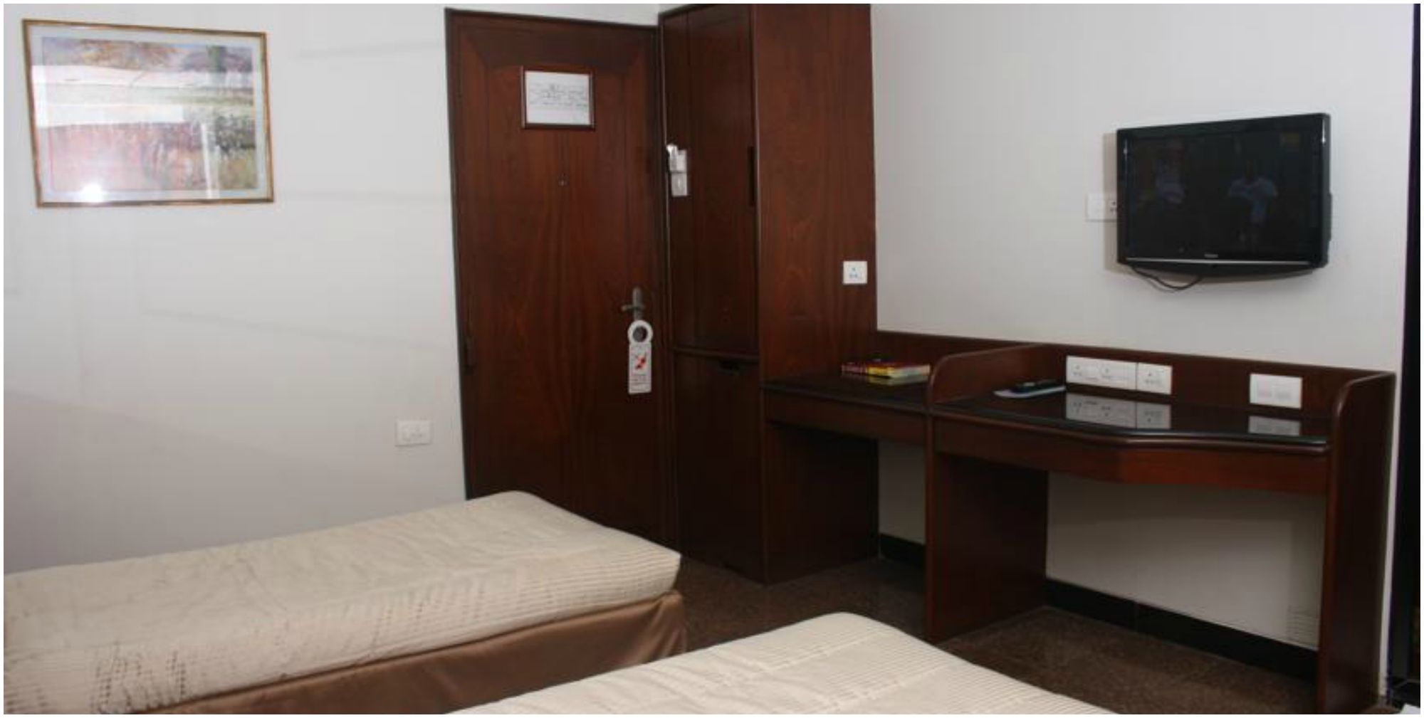 Фото Hotel Karl Residency