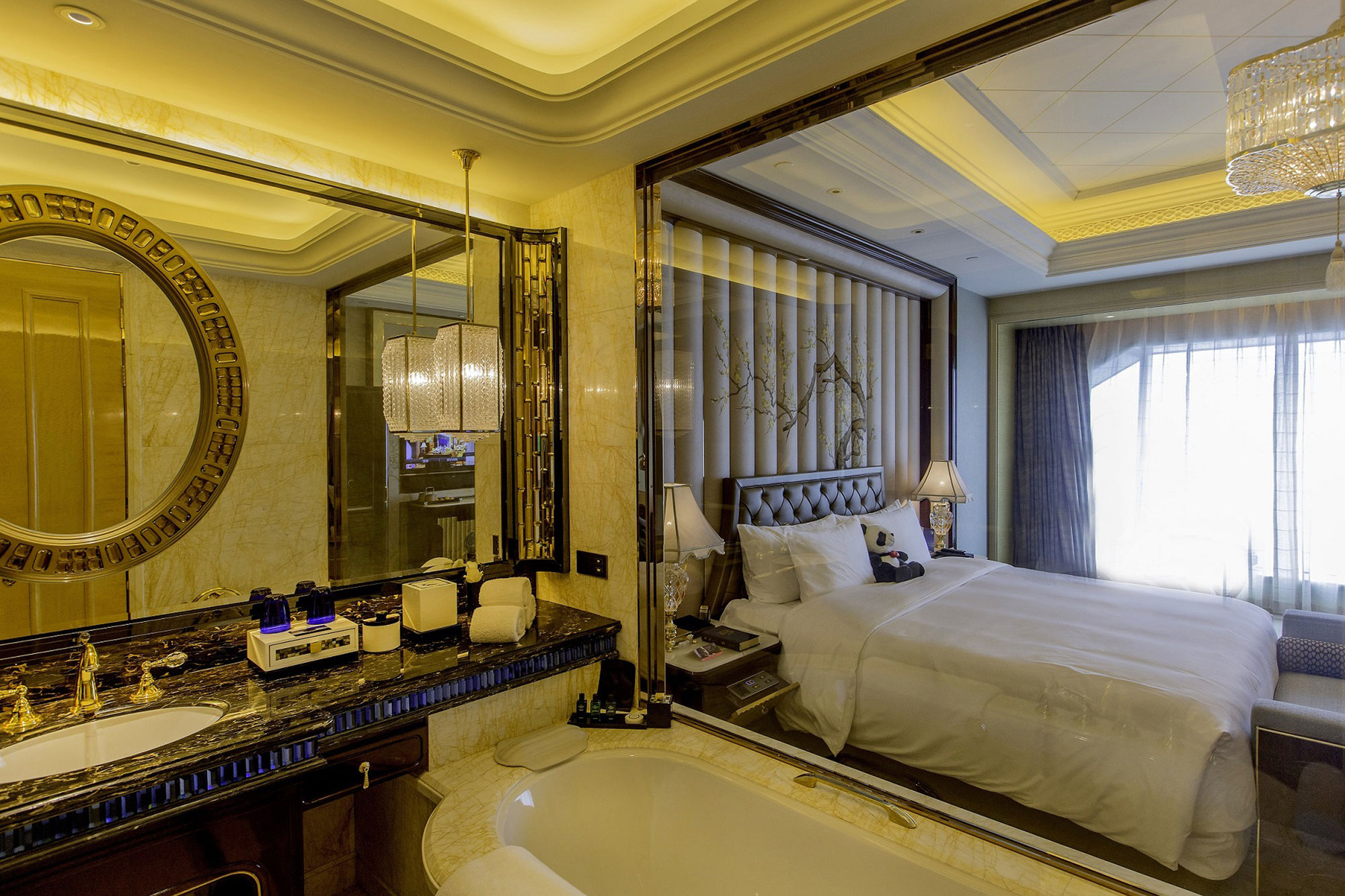 Фото Wanda Reign Wuhan