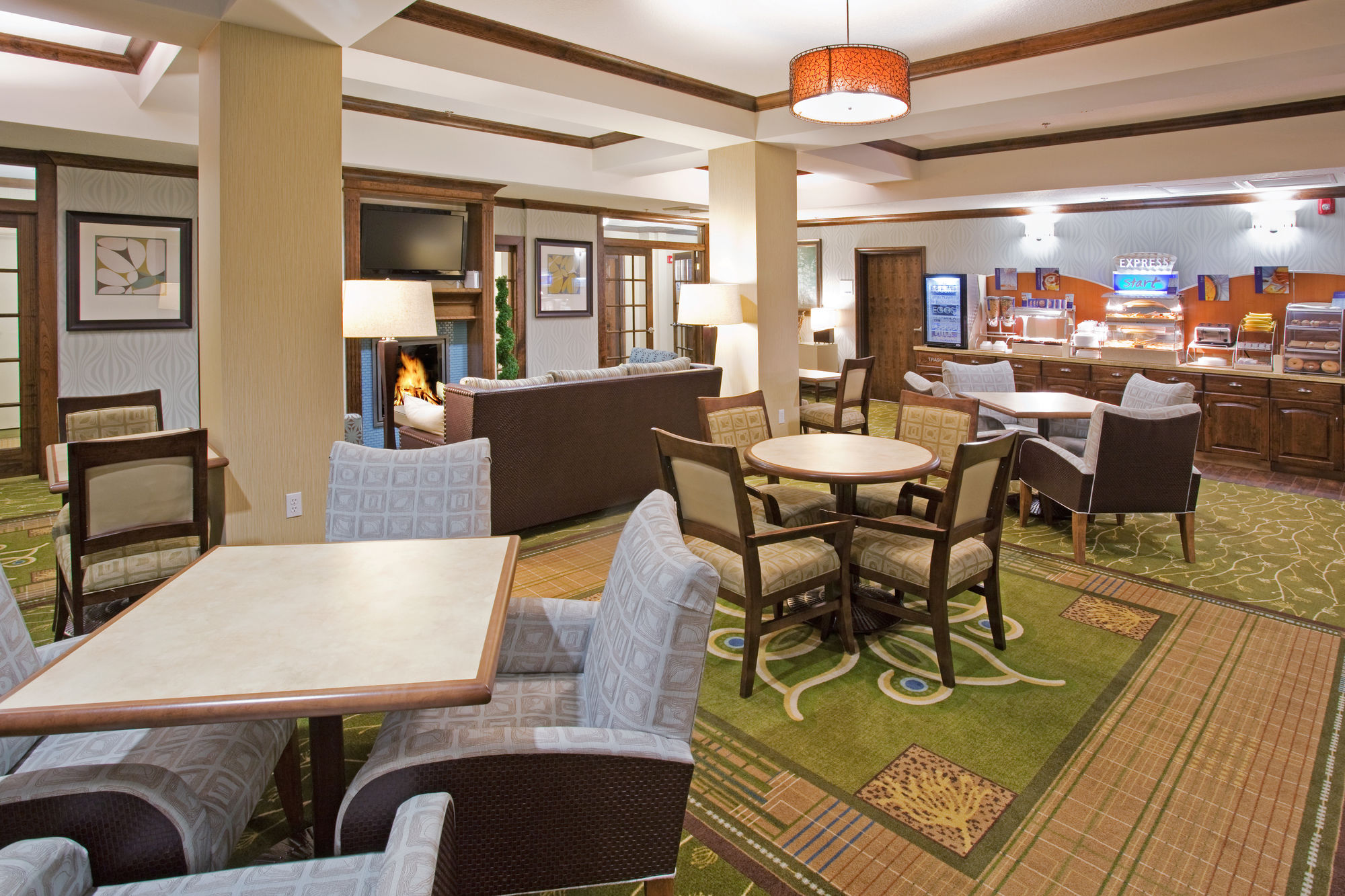 Фото Holiday Inn Express Hotel & Suites Logan, an Ihg Hotel