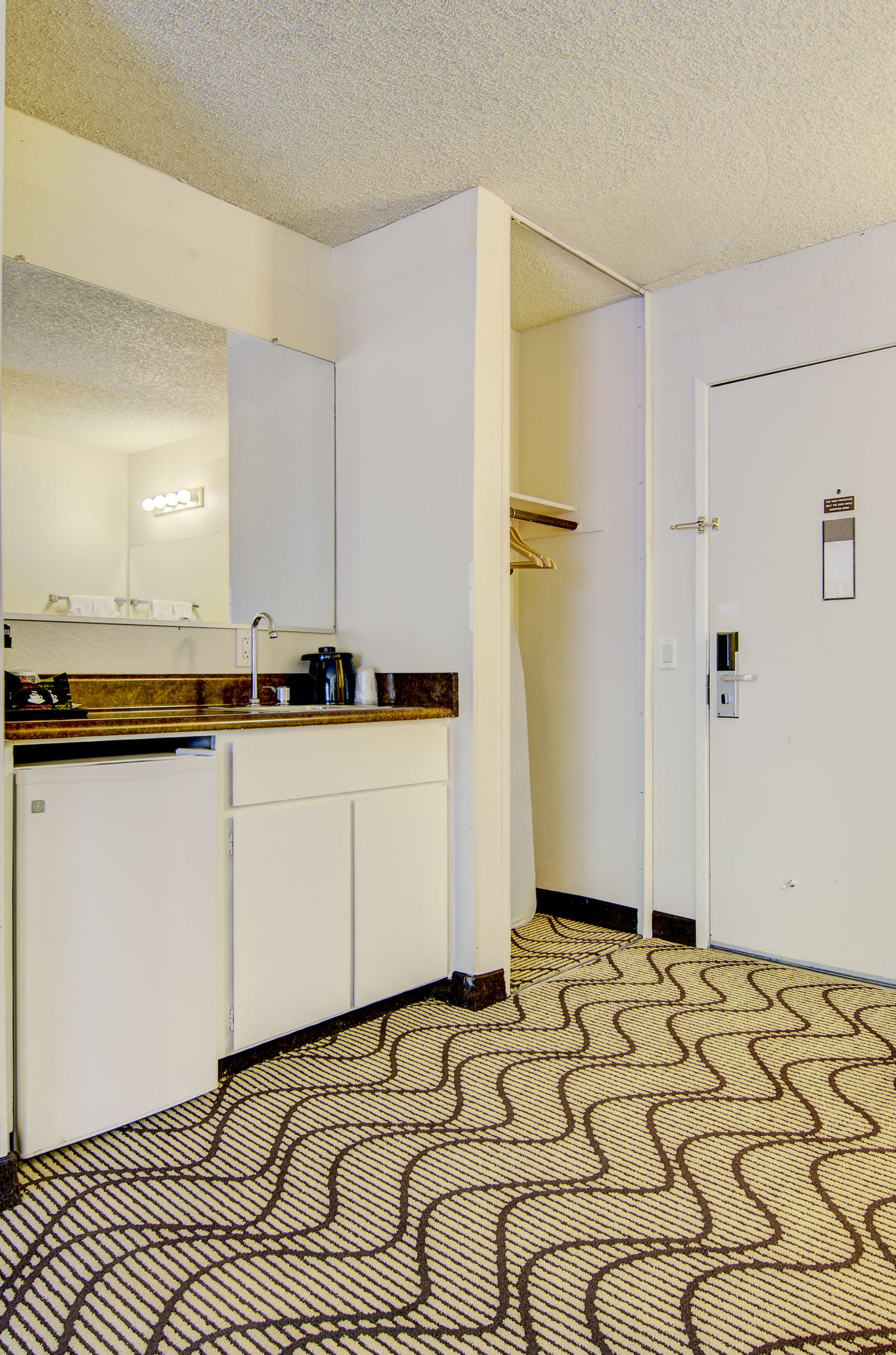 Фото SureStay Plus Hotel by Best Western Sacramento North