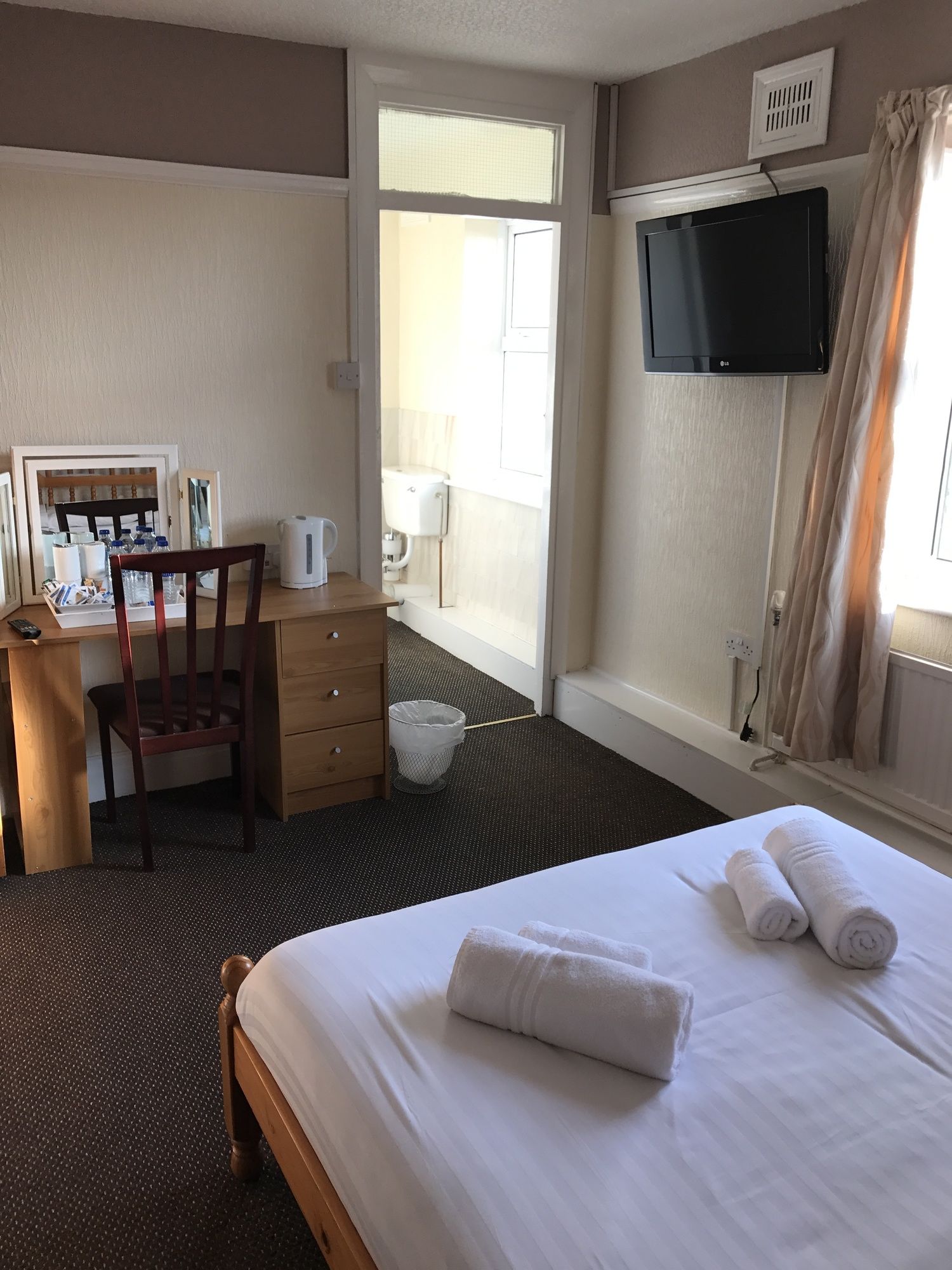 Фото Queens Plaza Hotel