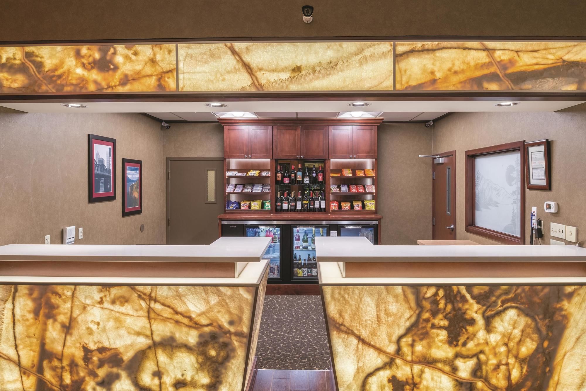 Фото Best Western Plus Parkway Inn