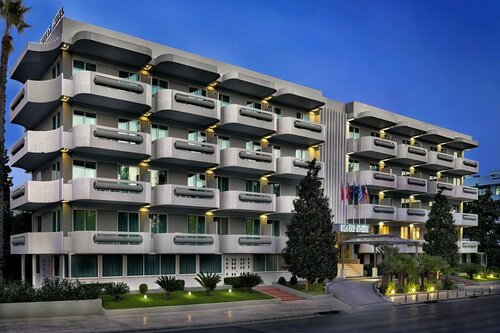 Внешний вид отеля Blazer Suites Hotel в Муниципалитете Варисе - Вуле - Вулиагмени, фото 1