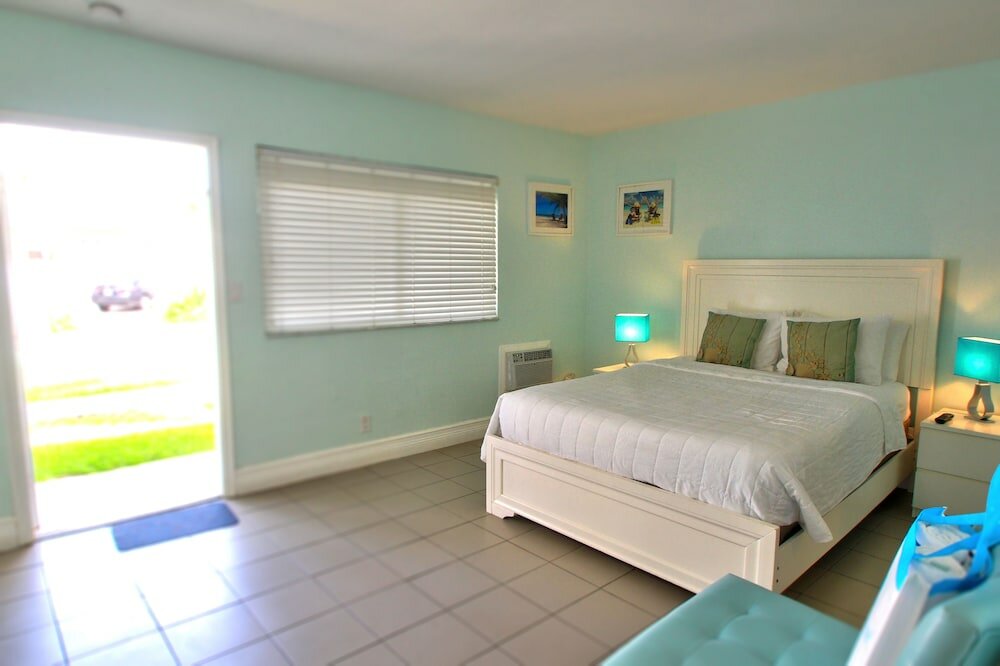 Фото Hollywood Beachside Boutique Suites