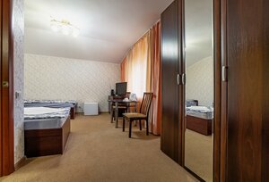 Sever (Gubkinskiy, 16-y mikrorayon, 47) ، فندق