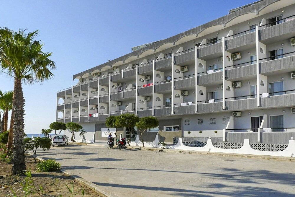 Фото Island Resorts Maya Beach