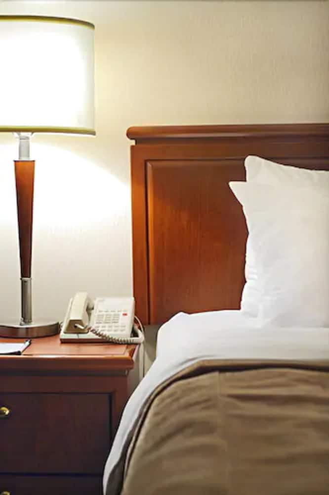 Фото Quality Suites Laval