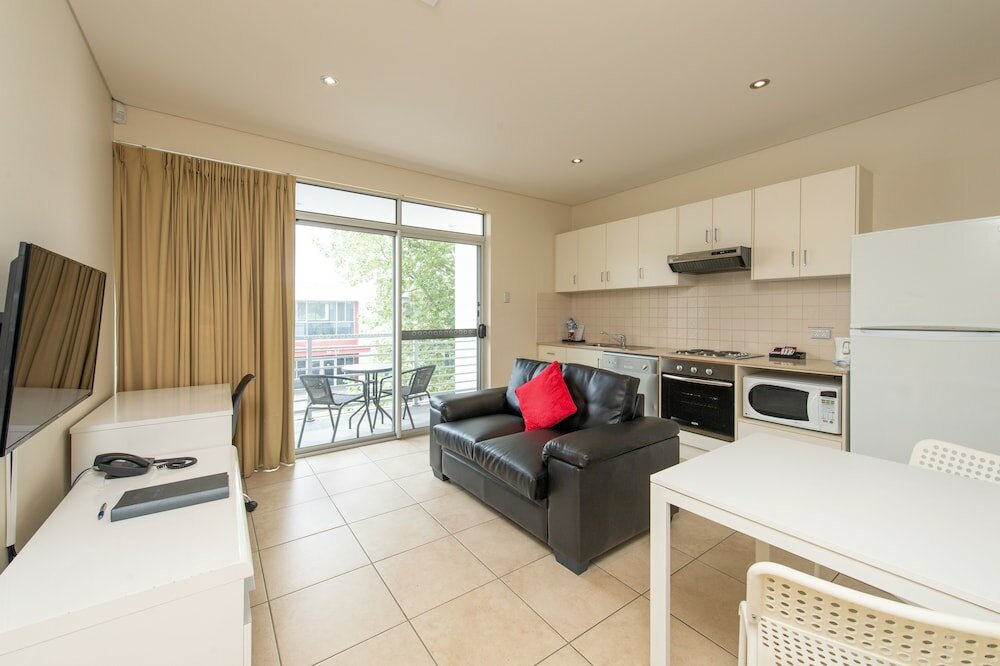 Фото Mawson Lakes Hotel & Function Centre