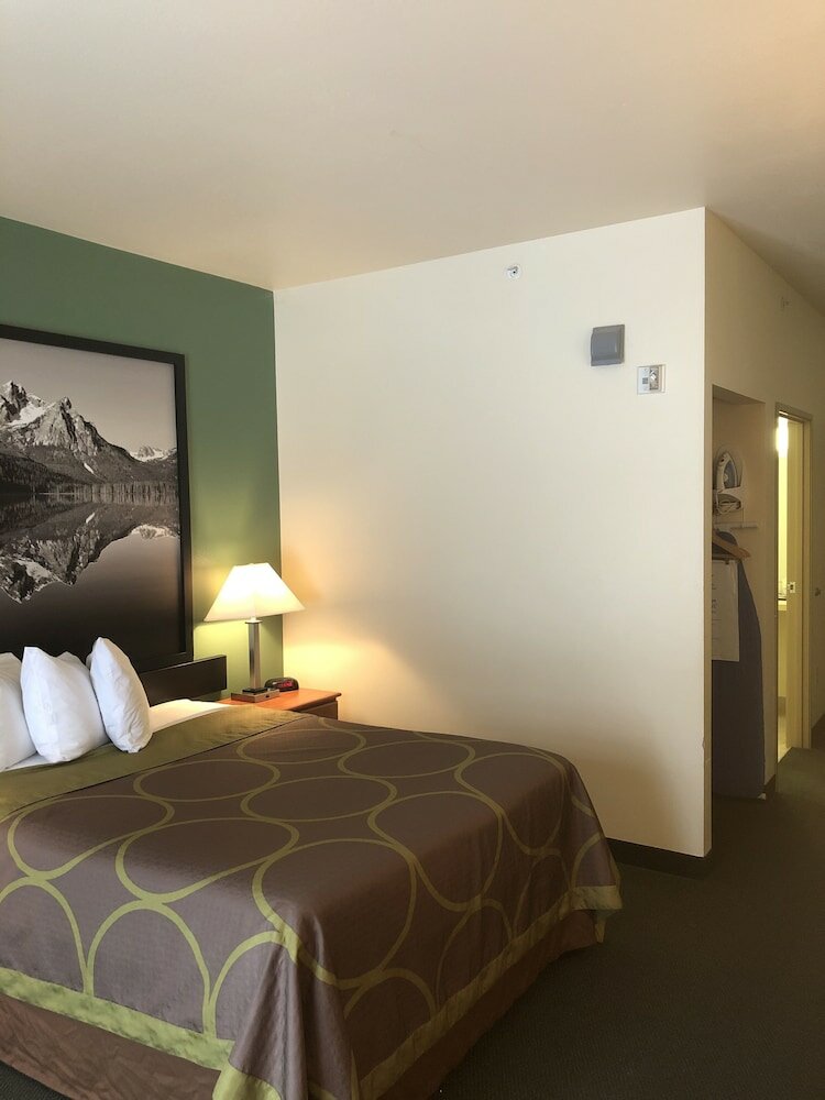 Фото Super 8 by Wyndham Salmon