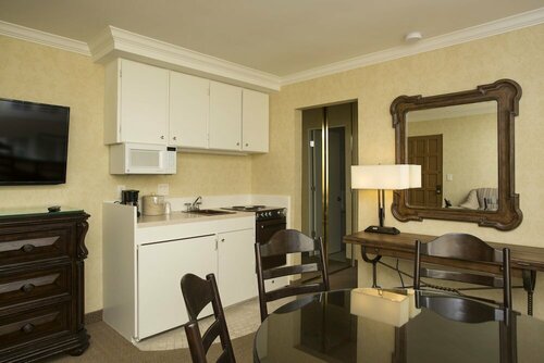 Внешний вид отеля Franciscan Inn & Suites в Санта-Барбаре, фото 4