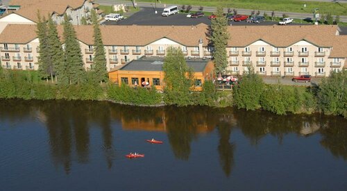 Гостиница Pike's Waterfront Lodge