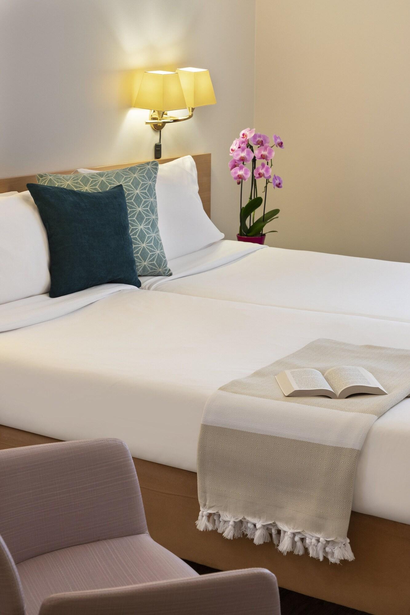 Фото Residence Inn by Marriott Paris Didot Montparnasse