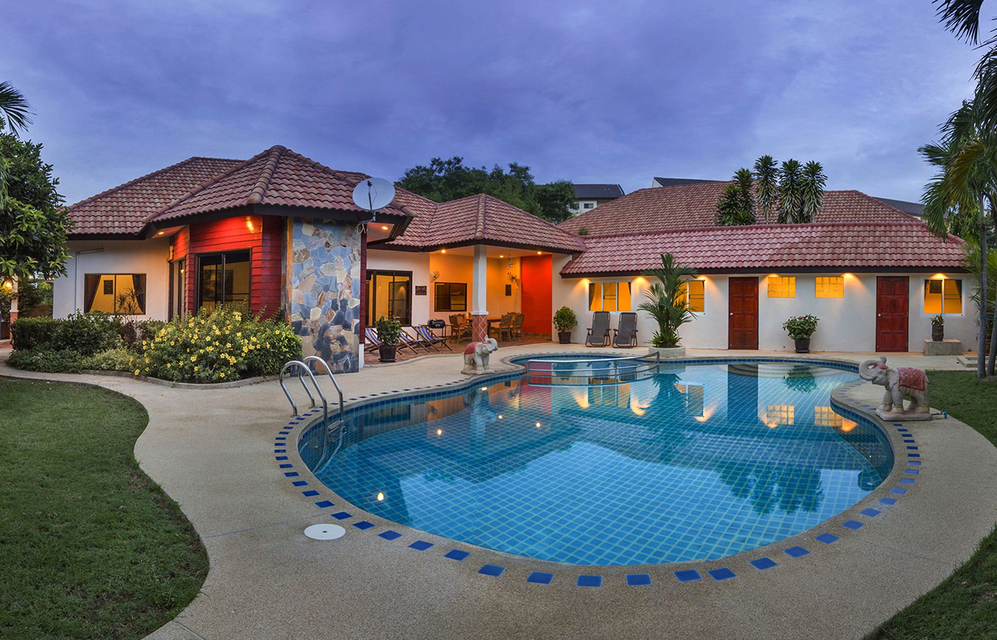 Фото Pattaya Hill, Near the City and Beach