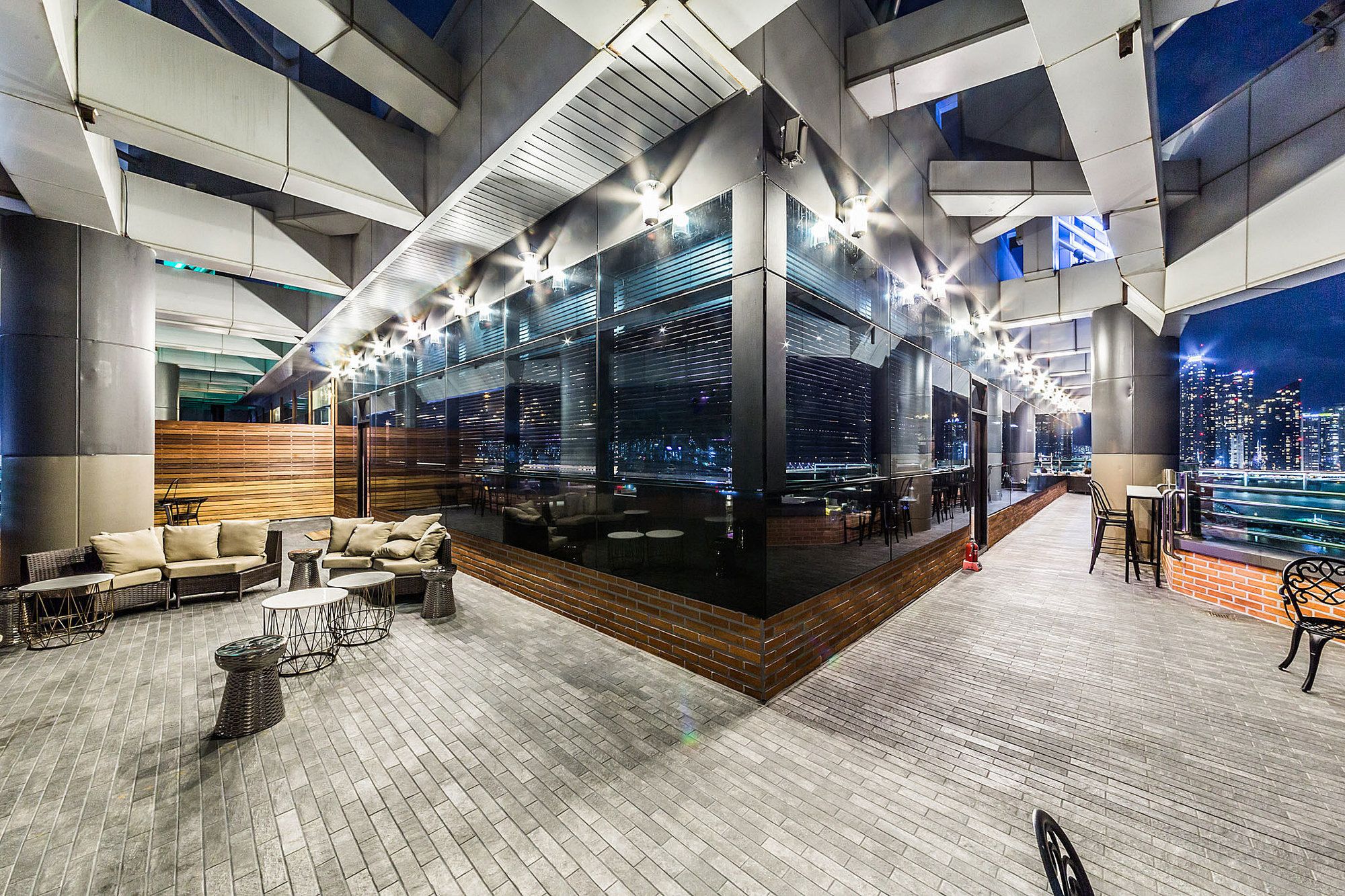 Фото H Avenue Hotel