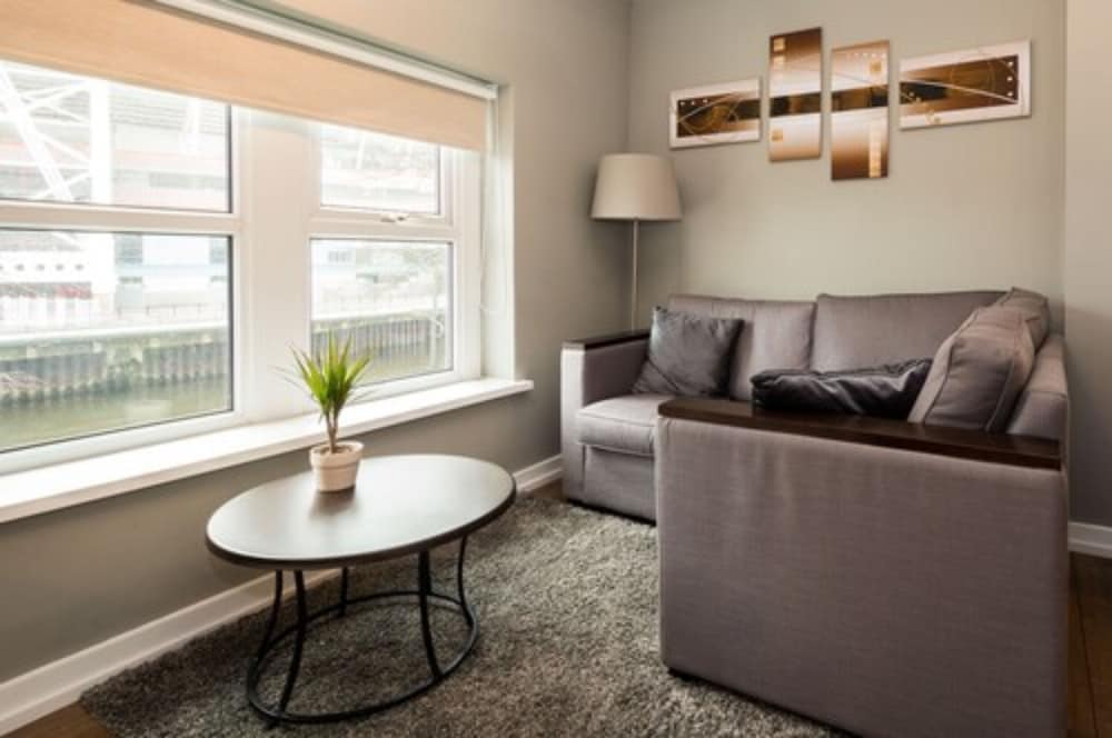 Фото Aaron Wise Serviced Apartments