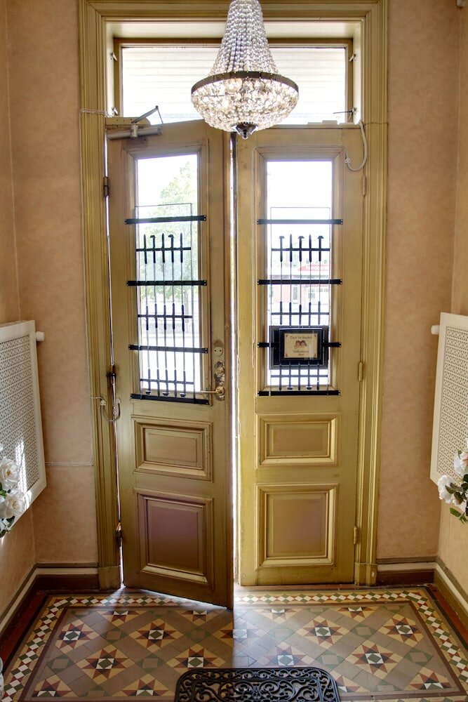 Фото Park Hotel Linköpings Fawlty Towers