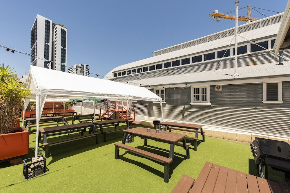 Фото The Old Swan Barracks - Hostel