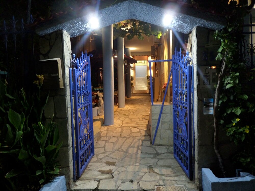 Фото Artemis Studios & Apartments