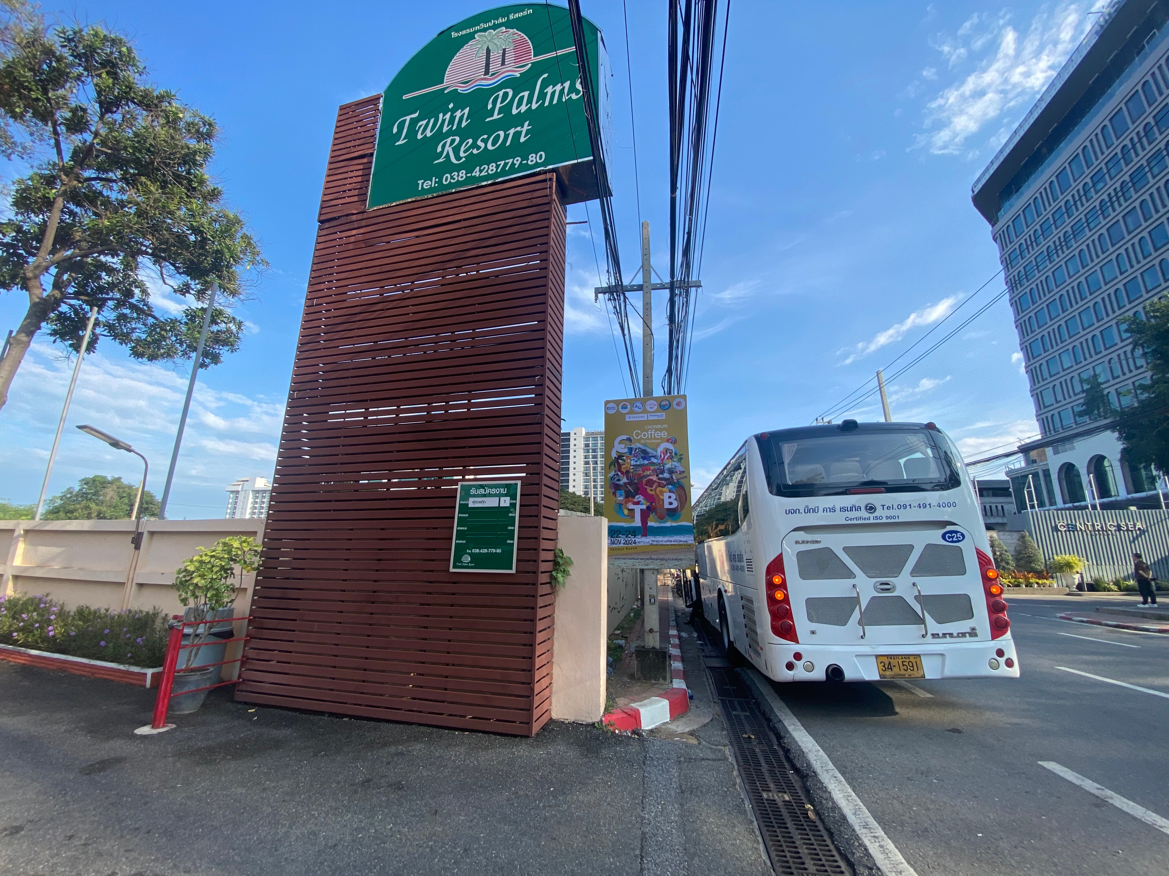 Фото Twin Palms Resort