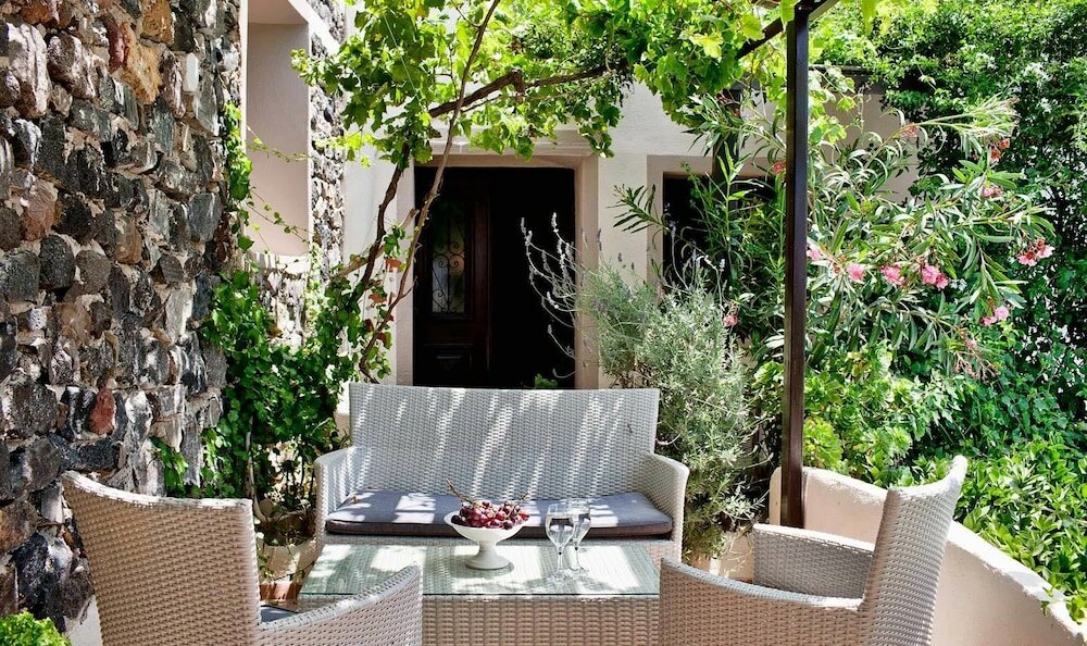 Фото Lava Suites and Lounge